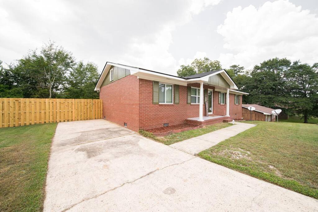 Cozy Brick Ranch Home Owned And Operated By An Army Soldier!! Columbus Exterior photo