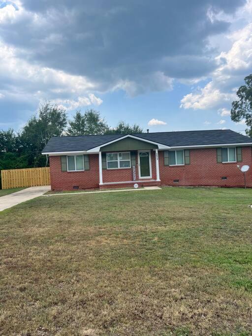 Cozy Brick Ranch Home Owned And Operated By An Army Soldier!! Columbus Exterior photo